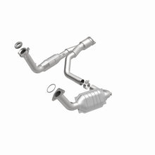 Laden Sie das Bild in den Galerie-Viewer, MagnaFlow Conv DF 06-09 TB/Envoy 5.3/6.0 OEM
