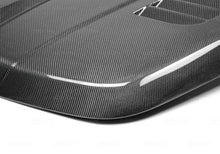 गैलरी व्यूवर में इमेज लोड करें, Seibon 05-12 Range Rover Sport TM-Style Carbon Fiber Hood