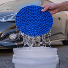 Carica l&#39;immagine nel visualizzatore di Gallery, Chemical Guys Cyclone Dirt Trap Car Wash Bucket Insert - Blue (P12)