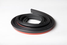 Laden Sie das Bild in den Galerie-Viewer, Lund Universal (Universal Tailgate Seal) Tailgate Seal - Black