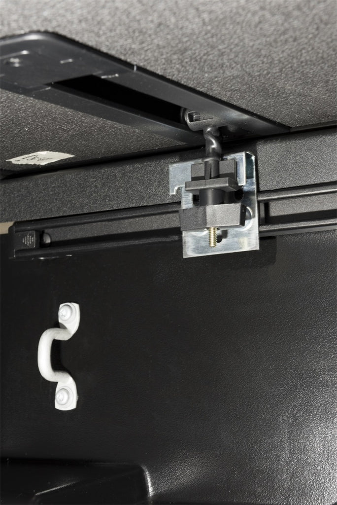 Extang 14-16 Toyota Tundra (5.5ft) (w/o Rail System) Solid Fold 2.0