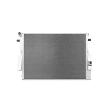 गैलरी व्यूवर में इमेज लोड करें, Mishimoto 08-10 Ford 6.4L Powerstroke Radiator - Version 2