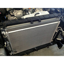 गैलरी व्यूवर में इमेज लोड करें, Mishimoto 09+ Nissan 370Z Manual Radiator