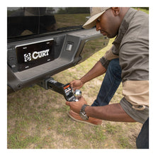 Carica l&#39;immagine nel visualizzatore di Gallery, Curt Towing Starter Kit w/2in Ball (2in Shank 7500lbs 2in Drop)