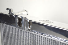 Carica l&#39;immagine nel visualizzatore di Gallery, CSF 87-91 BMW M3 (E30) 2.7L Radiator