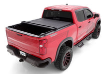Laden Sie das Bild in den Galerie-Viewer, Lund 2019 Chevrolet Silverado 1500 (5.5ft. Bed) Genesis Elite Roll Up Tonneau Cover - Black