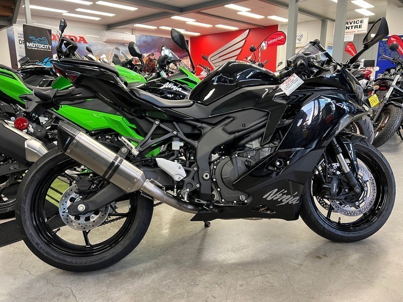 Vandemon Side Mount Exhaust Kawasaki ZX4R-ZX4RR > 2to4wheels